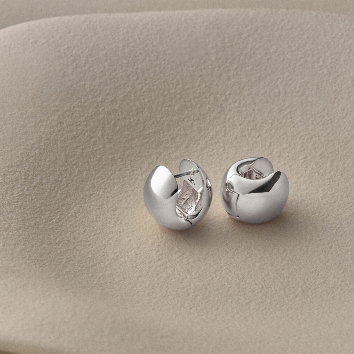 Jenny Bird Mini Gemma Hoops - High Polish Silver