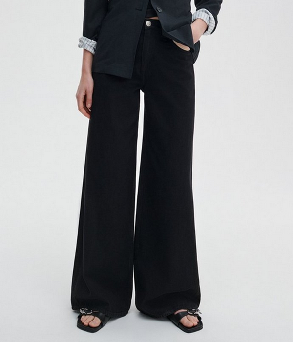 Womens Featherweight Logan in Black