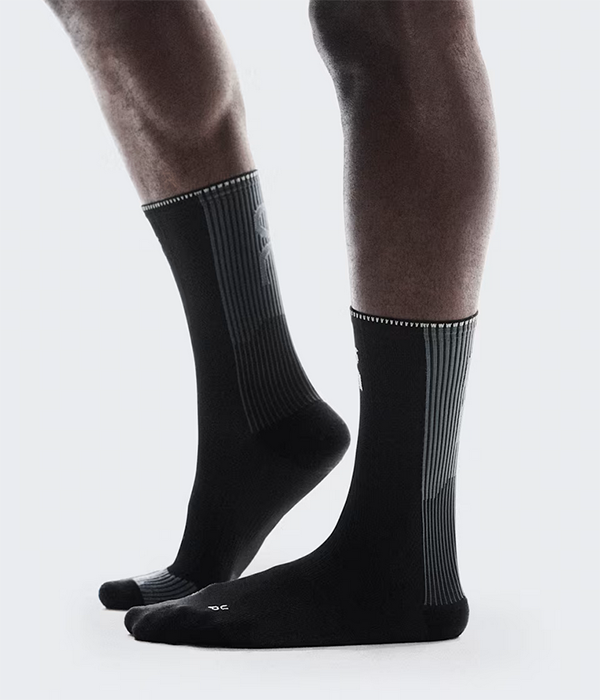 Unisex Performance Run Sock High in Black | Eclipse