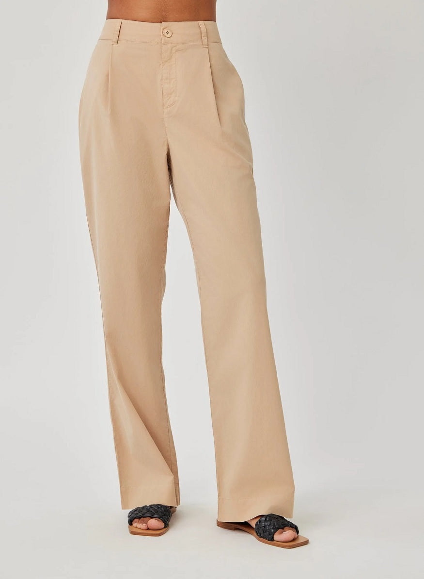 Womens Single Pleat Trouser in Kona Khaki