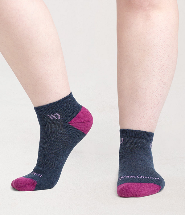 Womens Solid Midweight No Show Sock