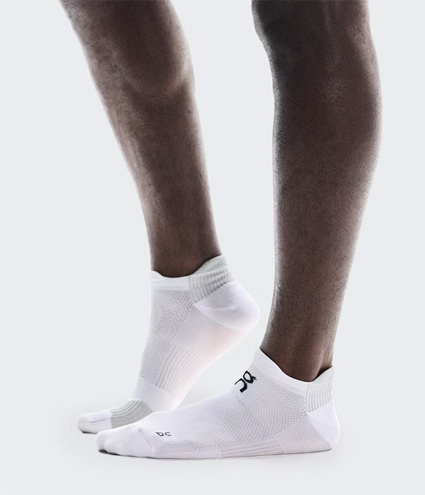 Unisex Performance Run Sock Low in White |  Glacier