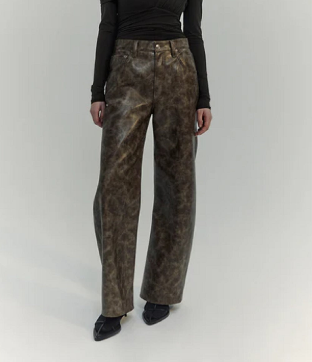 Womens Recycled Leather Low Curve Jean in Moss