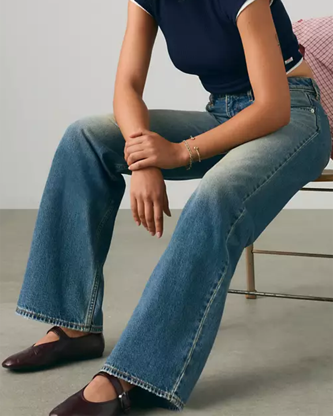 Womens Low Loose in Counting Bills