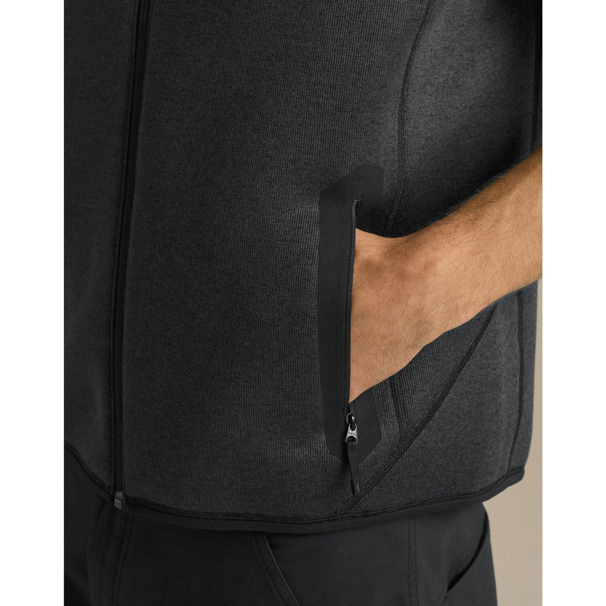 Arcteryx Mens Covert Vest F26 - Black Heather