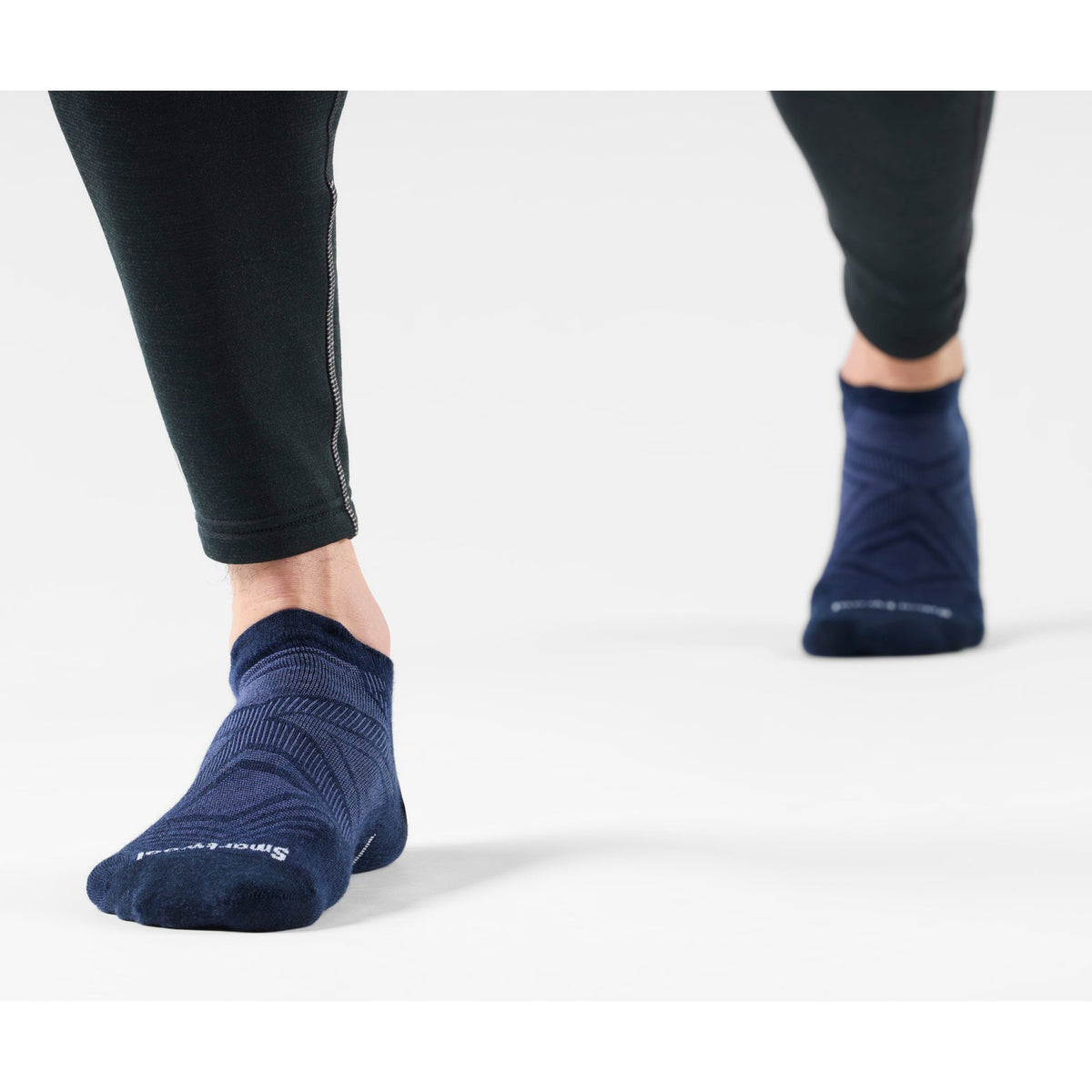 Smartwool Mens Run Zero Cushion Low Ankle Socks - Deep Navy-White