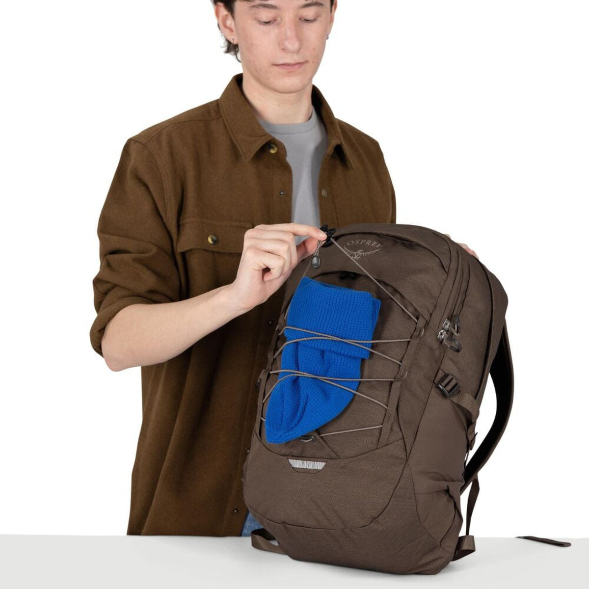 Osprey Quasar in Driftshade Truffle Brown