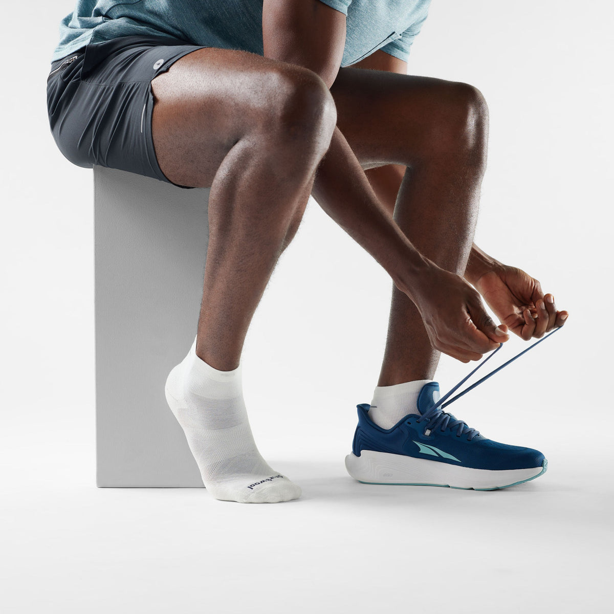 Smartwool Run Targeted Cushion Ankle Socks - White-White