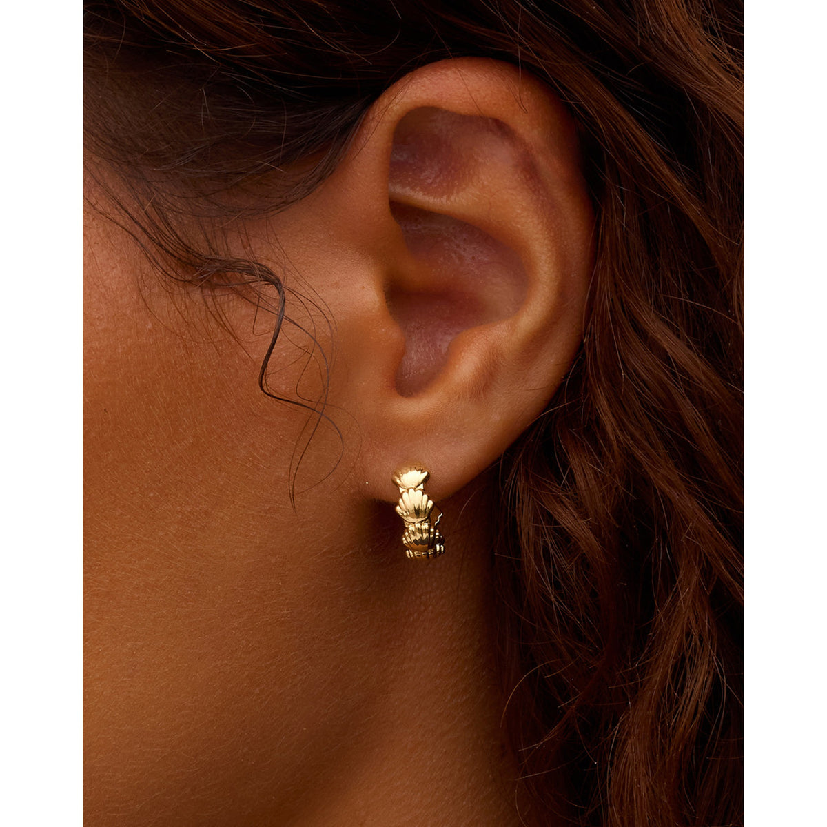 Gorjana Scallop Mini Huggies - Gold - Gold