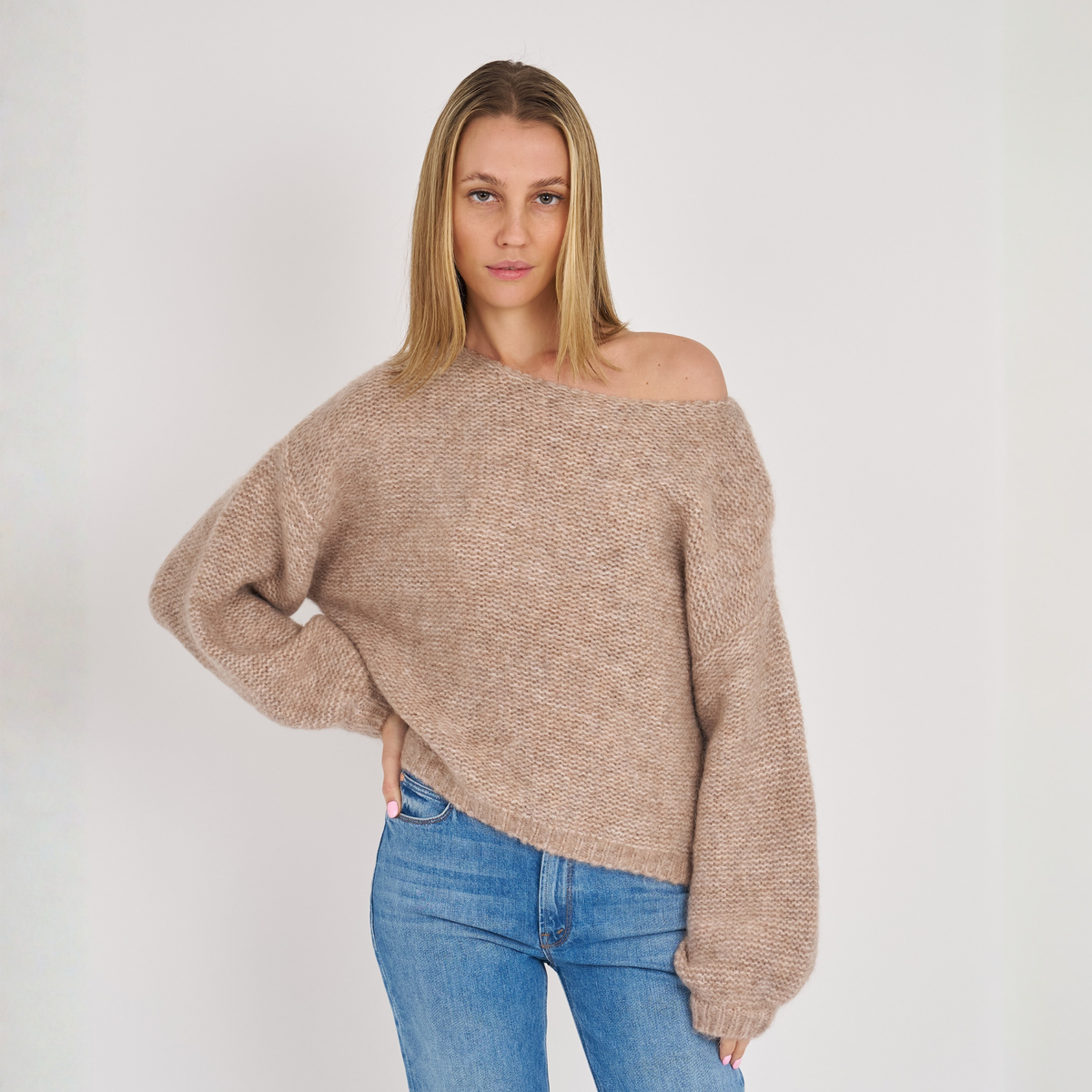 Archer Cashmere Womens Wyatt Mohair Chunky Crew  - Oat
