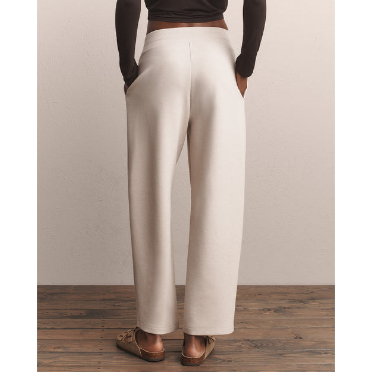 Rhone Womens DreamGlow Barrel Leg Pant in Sand - Sand