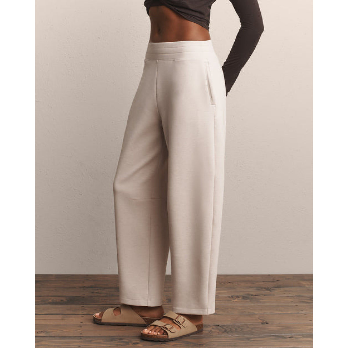 Rhone Womens DreamGlow Barrel Leg Pant in Sand - Sand