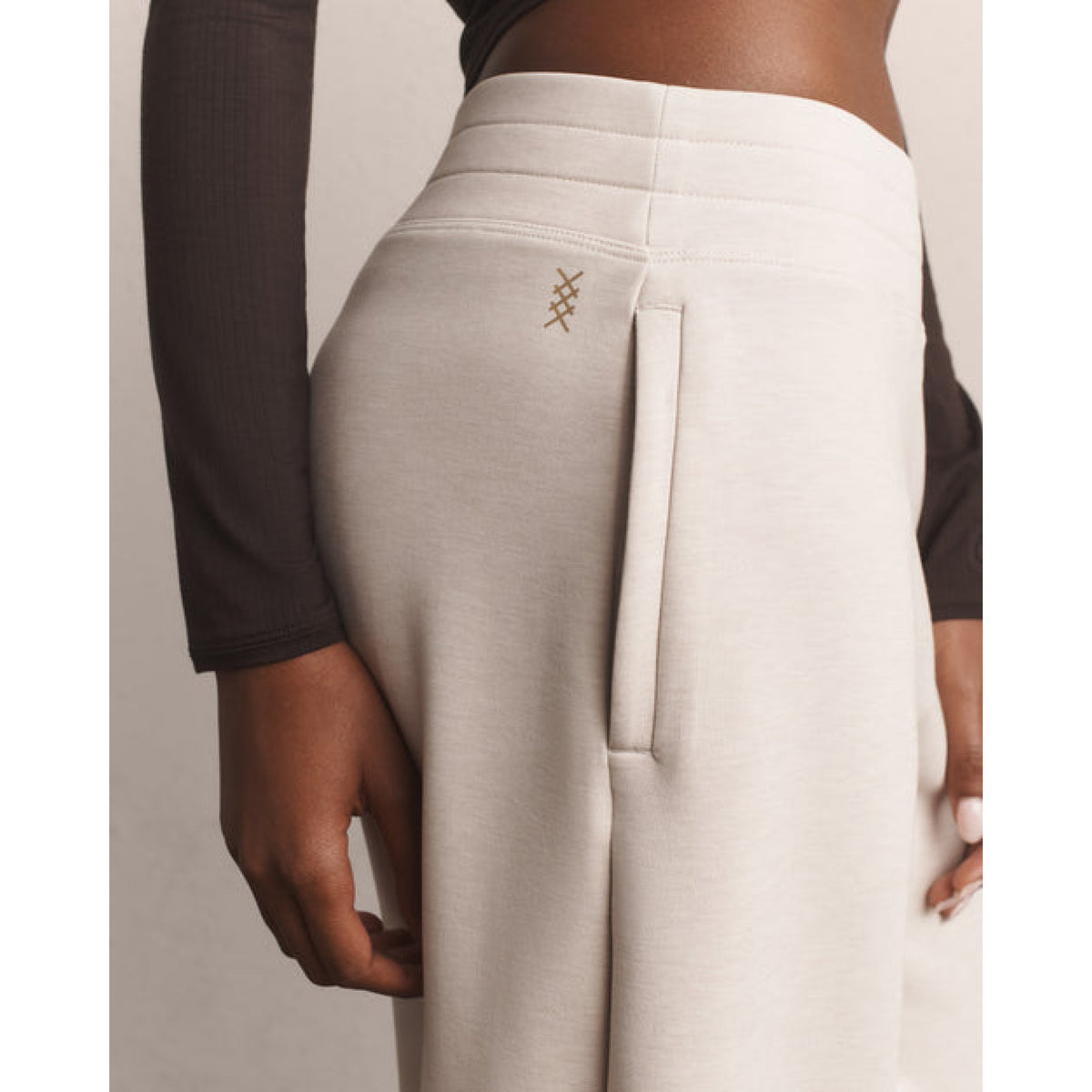 Rhone Womens DreamGlow Barrel Leg Pant in Sand - Sand