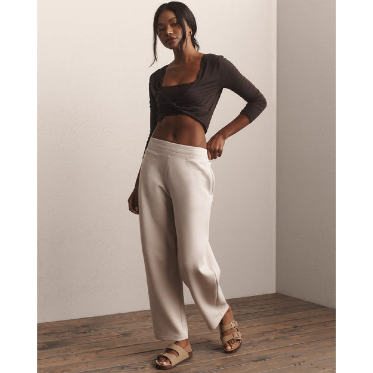 Rhone Womens DreamGlow Barrel Leg Pant in Sand - Sand