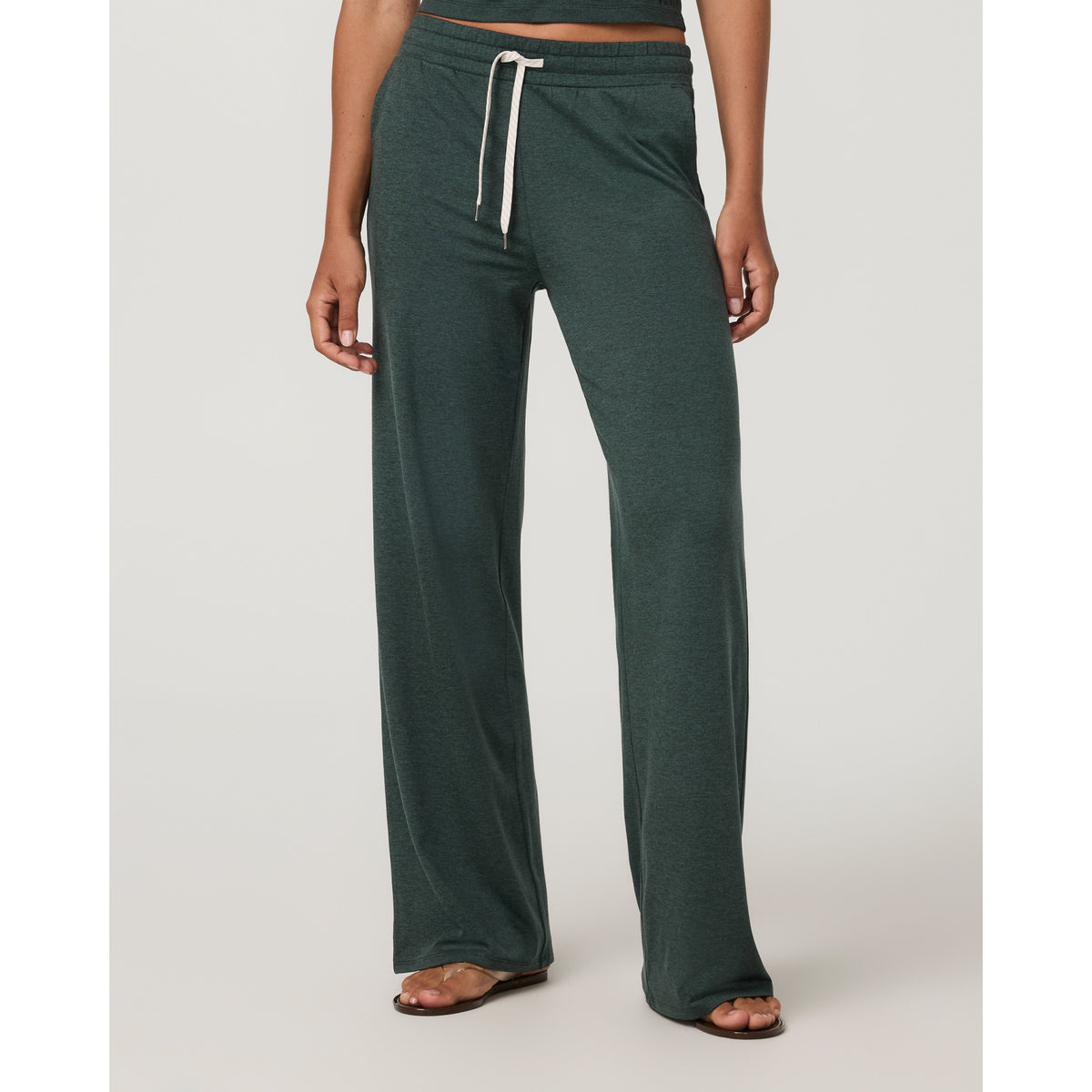 Vuori Womens Halo Essential Wideleg - Hemlock Heather
