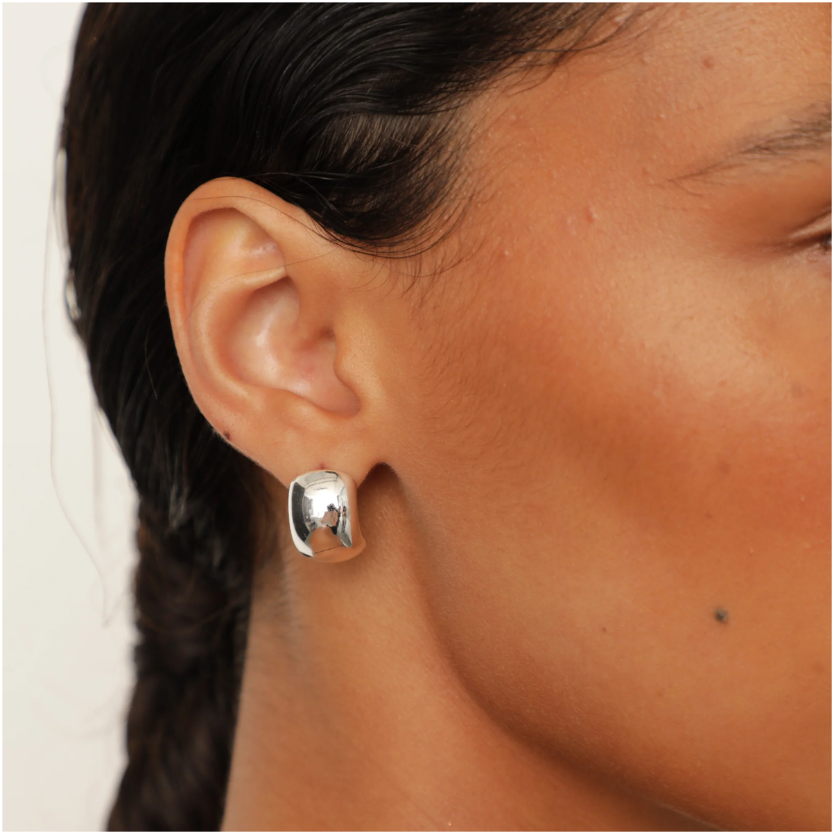 Heaven Mayhem Womens Ky Hoop Smooth Silver Earrings- Silver 