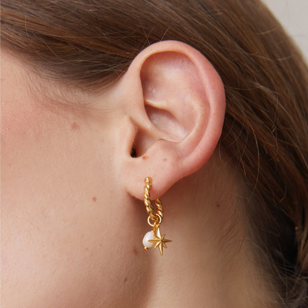 Fyb Jewelry Womens Rumi Charm Huggies in Gold - Gold