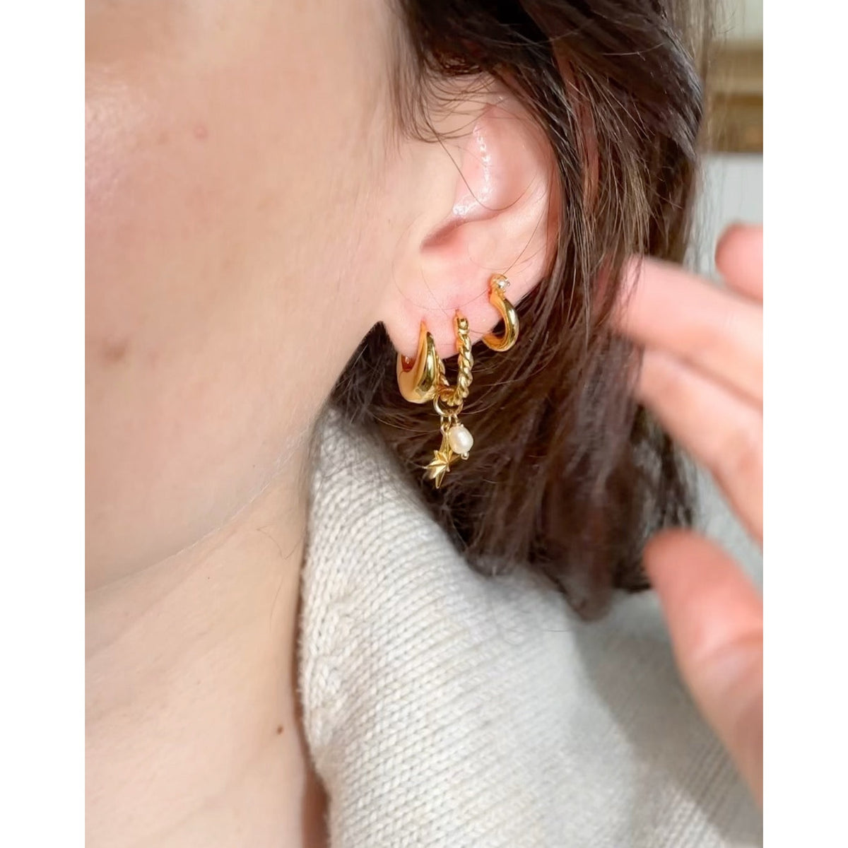 Fyb Jewelry Womens Rumi Charm Huggies in Gold - Gold