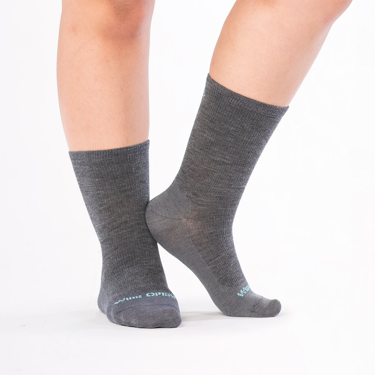 Wide Open Womens Solid Basic Crew Lightweight No Cushion Socks