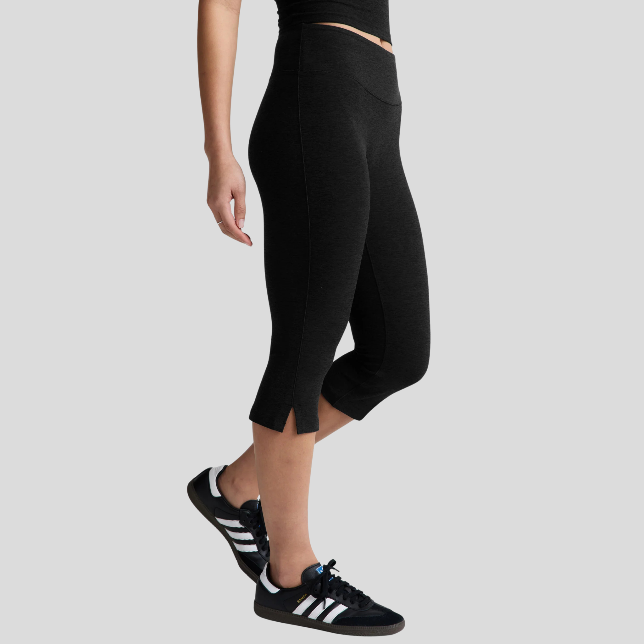 Beyond Yoga Womens Spacedye Cropped Flare Capri-Black