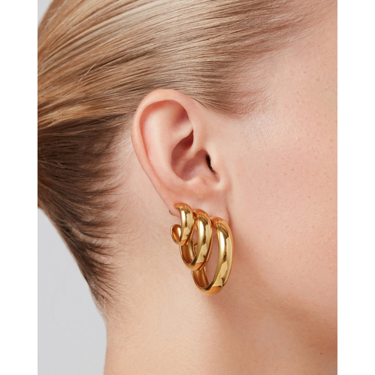 Jenny Bird Womens Staple Hoops Small in High Polish Gold - Gold