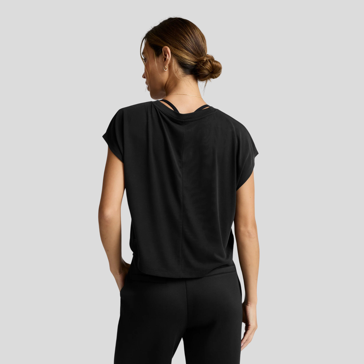 Beyond Yoga Womens Studio Luxe Cropped Tee-Black