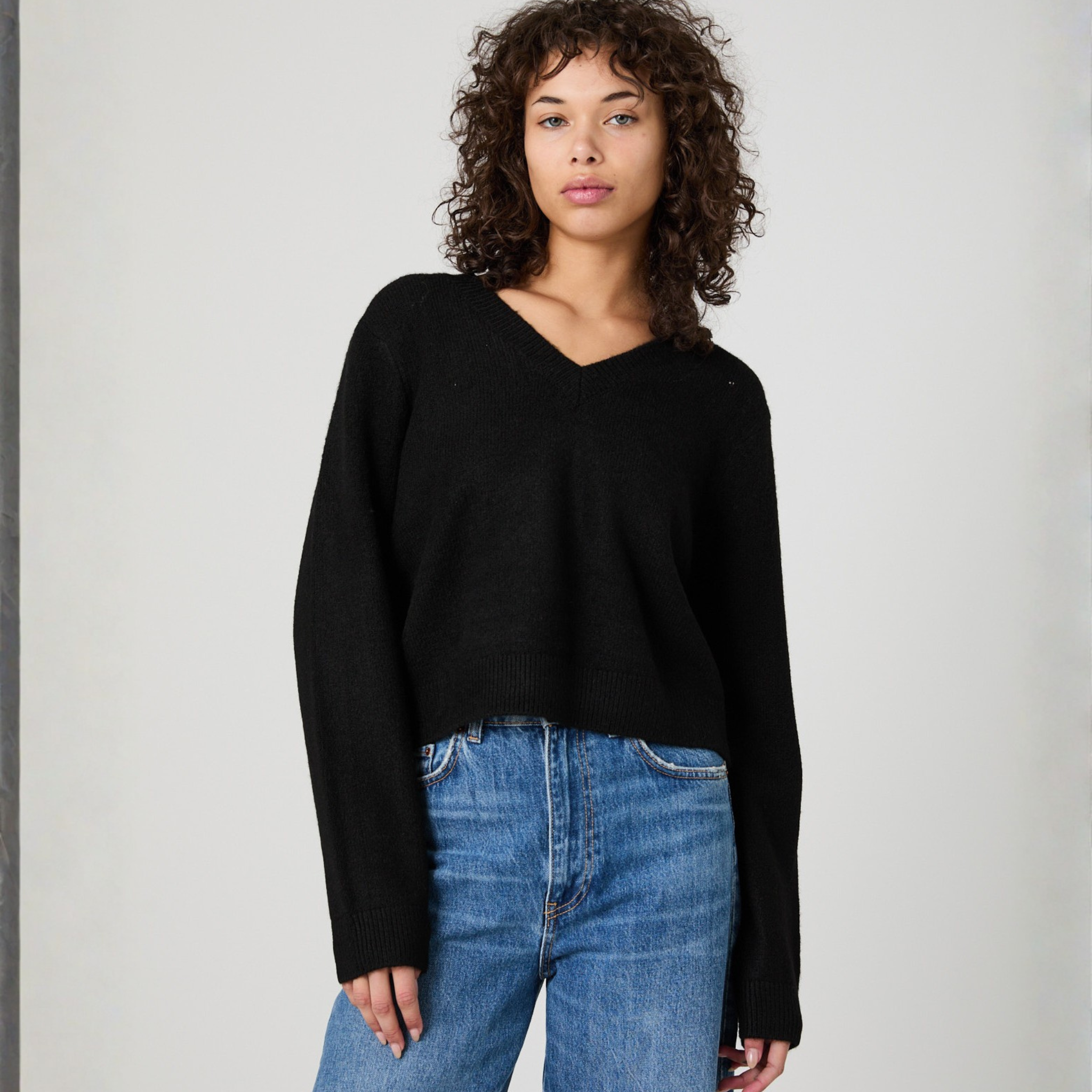 French Connection Womens Suzie Knit V-Neck Pullover-Black