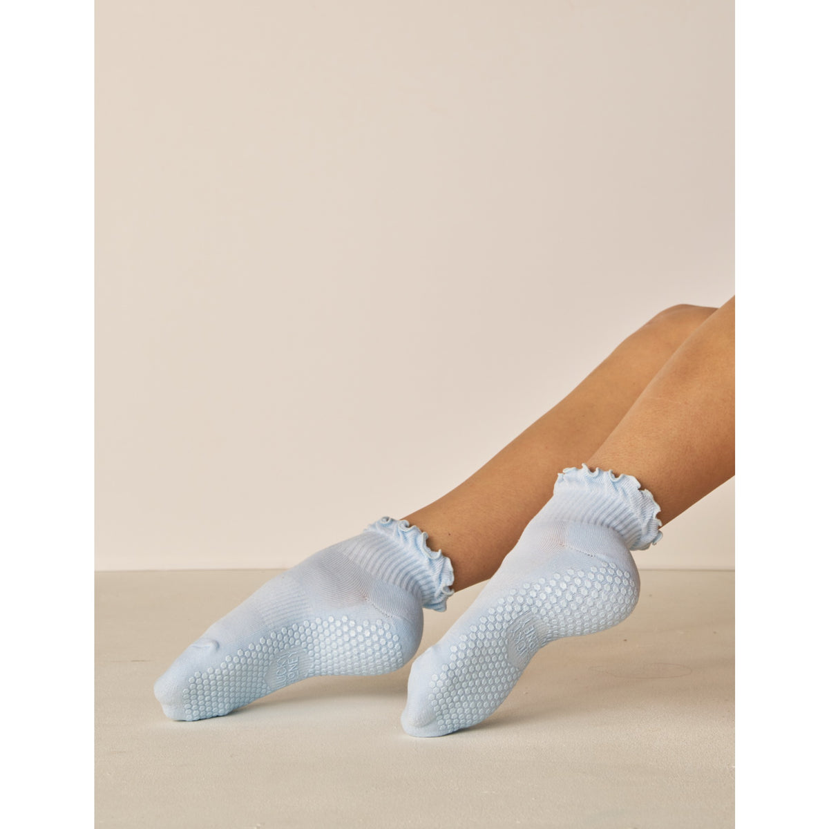 Lucky Honey Womens The Ruffle Grip Sock in Baby Blue