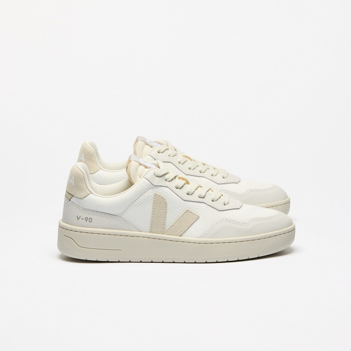 Veja Womens V-90 in White Pierre - White Pierre
