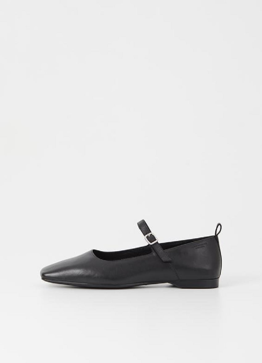 Womens Delia Shoe in Black F24
