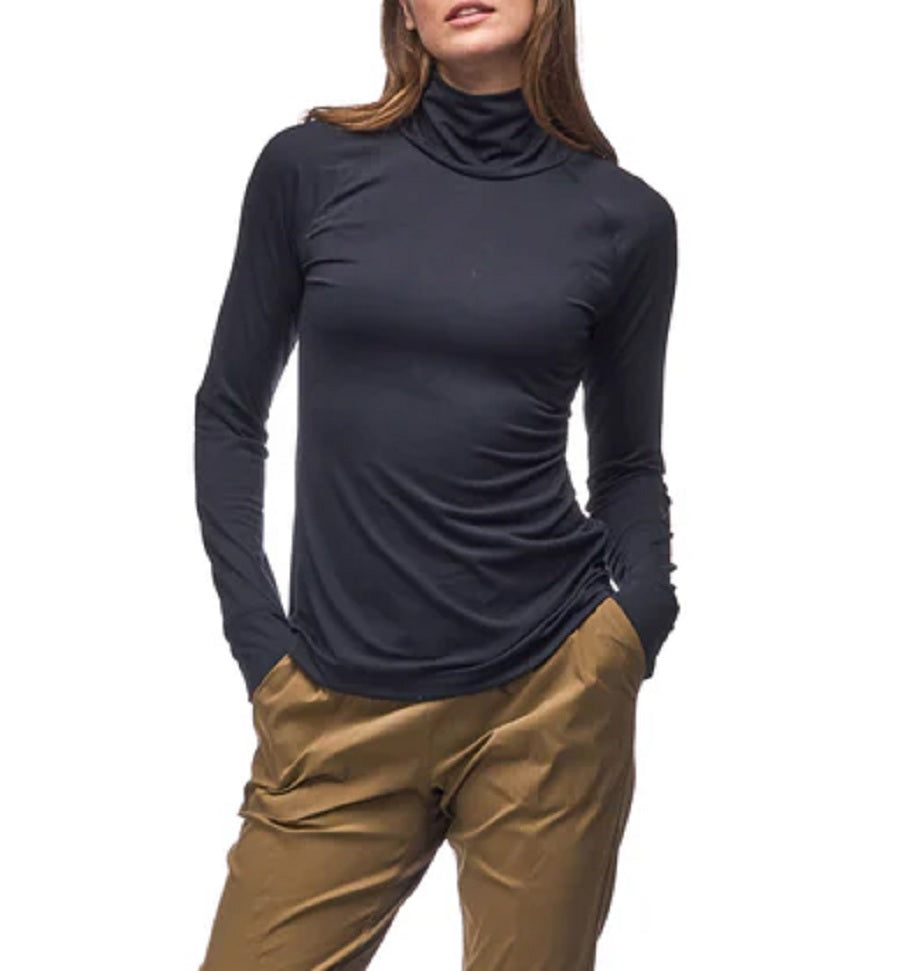 Riga II Turtle Neck Top